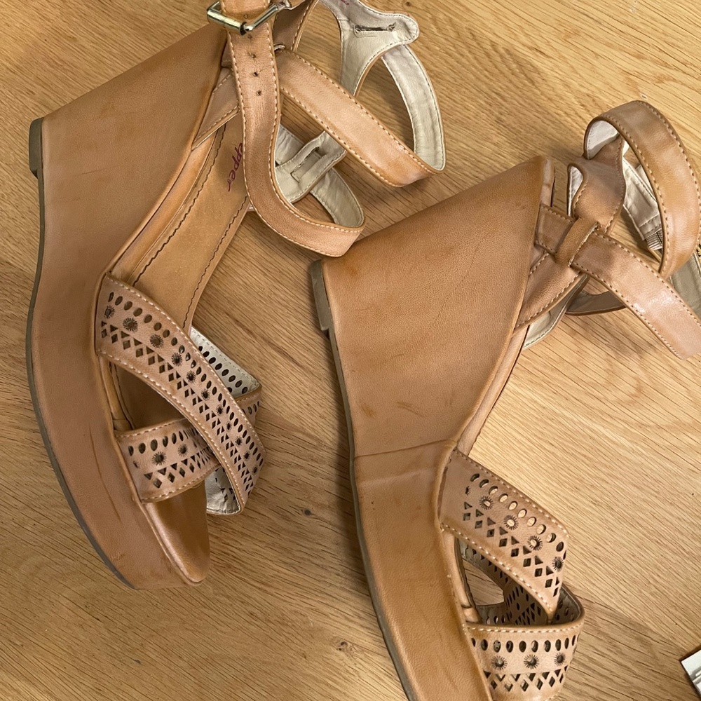 Pink & Pepper Tan Leather Sandals - Size 11M
